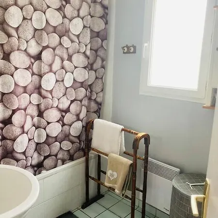 Charmante Maison Douillette De 65 M2 Pour 4 Pers. Hotel *